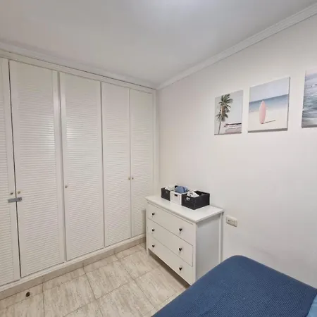 Centric Front ארונה